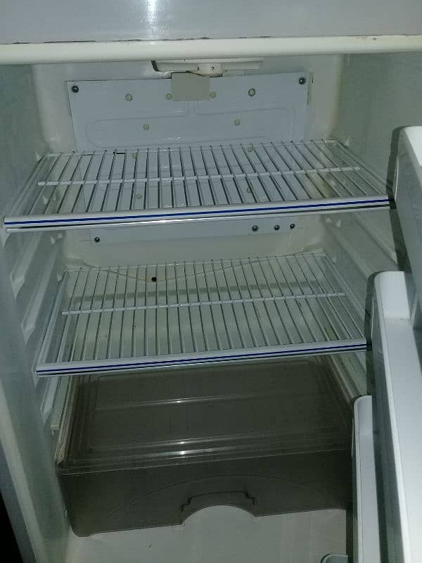 Dawlance refrigerator Medium size 5