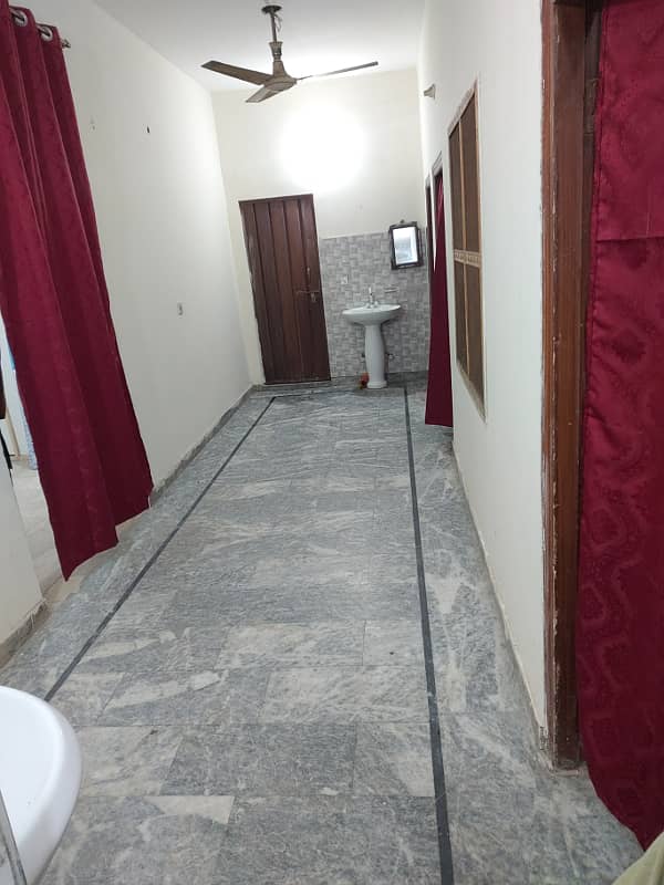 Lahore dubai town Furnished House rooms for rent family girls boys couples ke liye 0