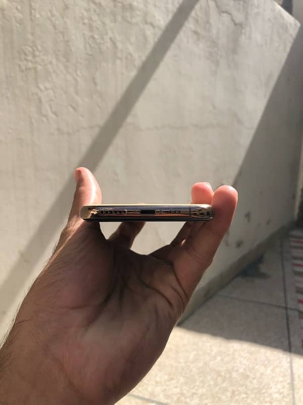 IPhone 11 Pro Factory Waterpack Urgent Sale 1