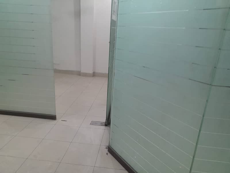 Gulberg Commercial 1000sq. ft Office Near to Main Road 0