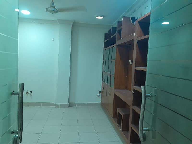 Gulberg Commercial 1000sq. ft Office Near to Main Road 3