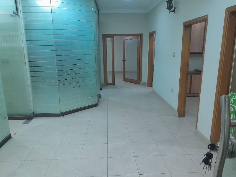 Gulberg Commercial 1000sq. ft Office Near to Main Road 5