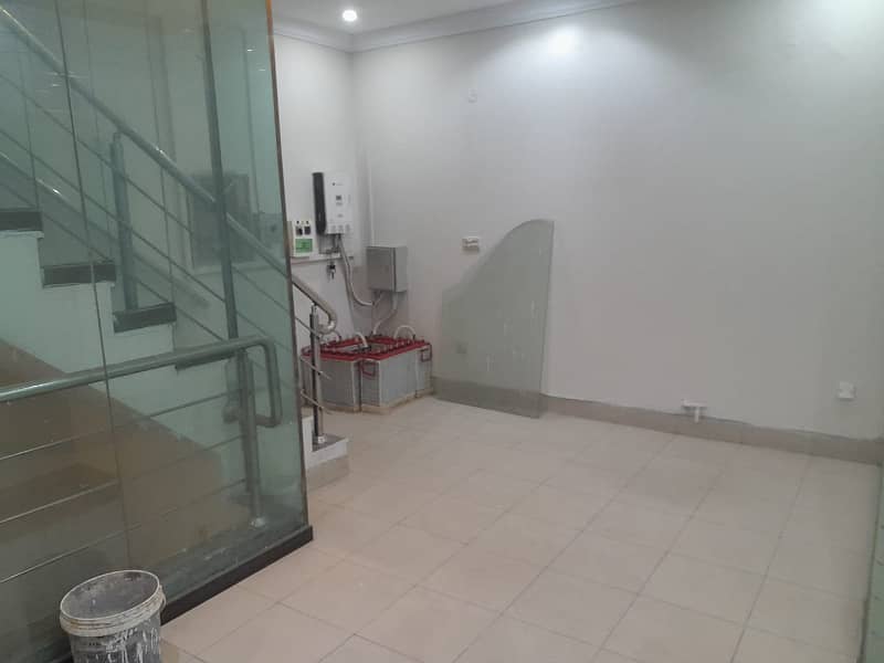 Gulberg Commercial 1000sq. ft Office Near to Main Road 8