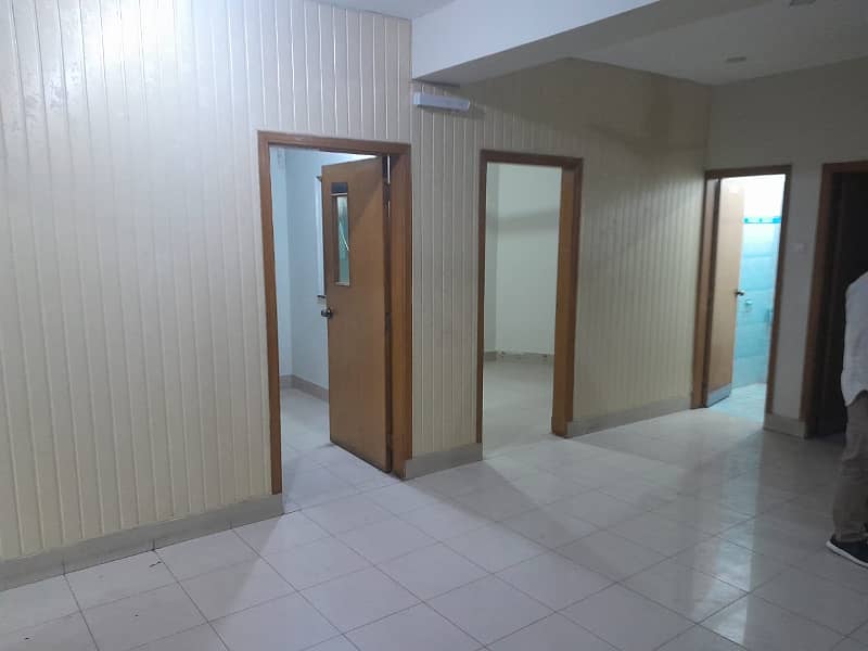 Gulberg Commercial 1000sq. ft Office Near to Main Road 9