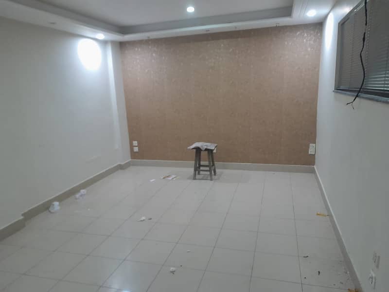 Gulberg Commercial 1000sq. ft Office Near to Main Road 10