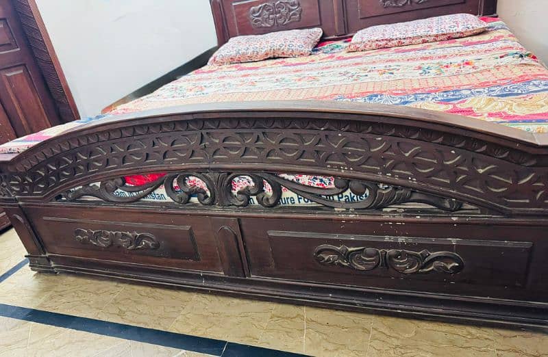 wooden king size bed set selling for very less price 1