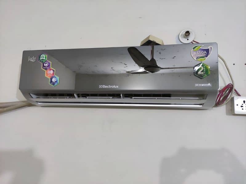 DC inverter  AC 1.5 ton new condition jpani techonoji 2