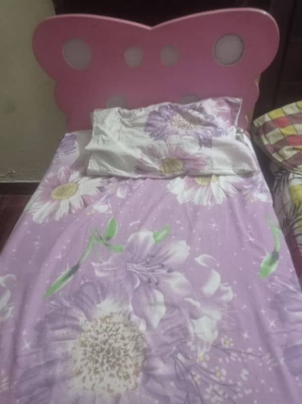 Single bed In normal condition with two drawers 4