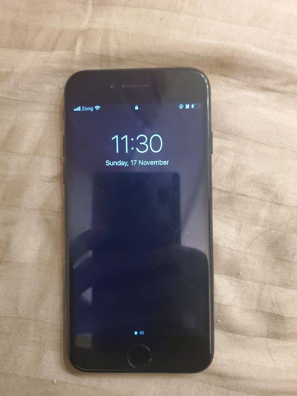 iPhone 7 pta approved in good condition 1