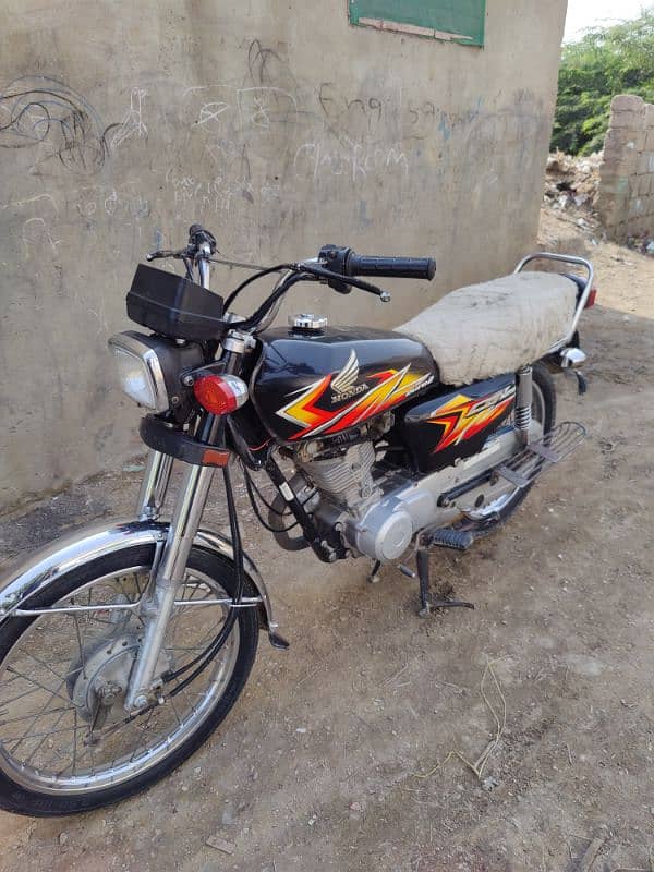 honda 125 black colour 2021 model favourite colour me ha. 5