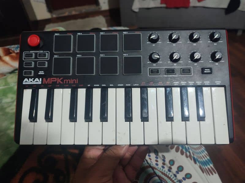 AKAI MPK mini professional 0