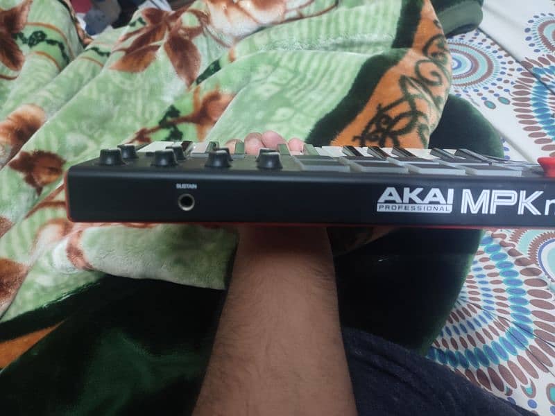 AKAI MPK mini professional 4