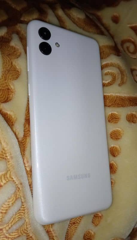 Samsung Galaxy A04 1