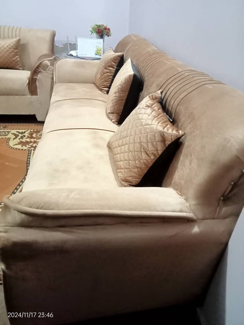 7 seater sofa set with cushions 0