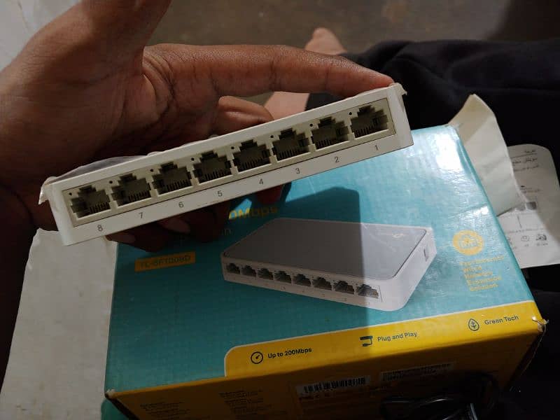 TP Link 8 port Switch 2