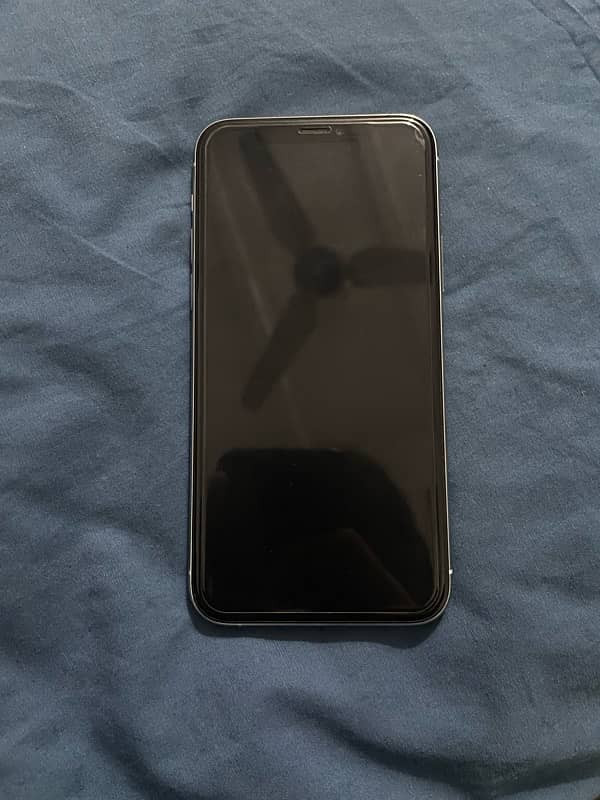 IPHONE 11 pro 4