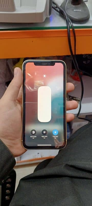 urgent sale iphone XR 10by10 condition no pta jv all ok no ripering 4