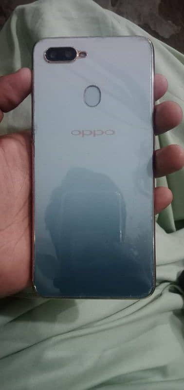 opo f9. . 4gb. . . 64. gbram. 03113875967is num pe contact kare 3