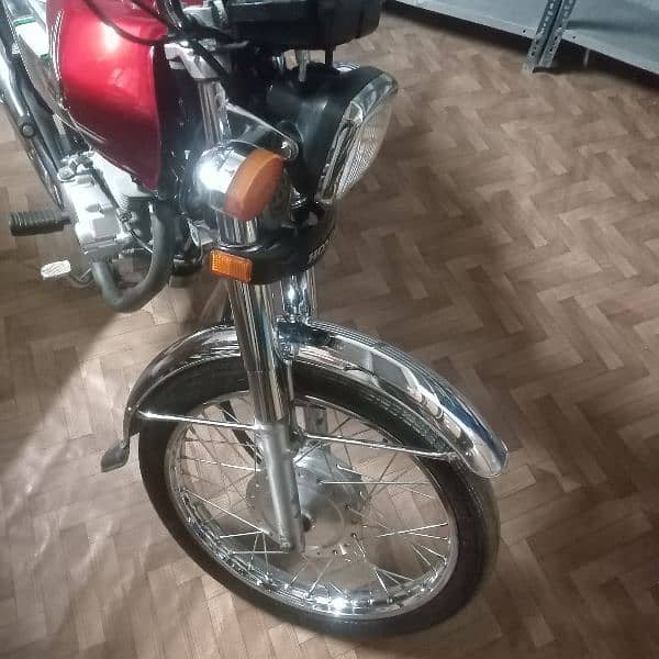 Honda 125 special edition 2023 ka 9 month ki register ha everything is 5