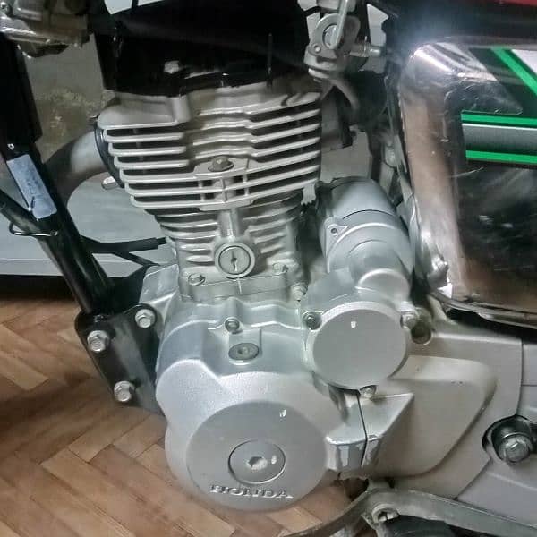 Honda 125 special edition 2023 ka 9 month ki register ha everything is 6