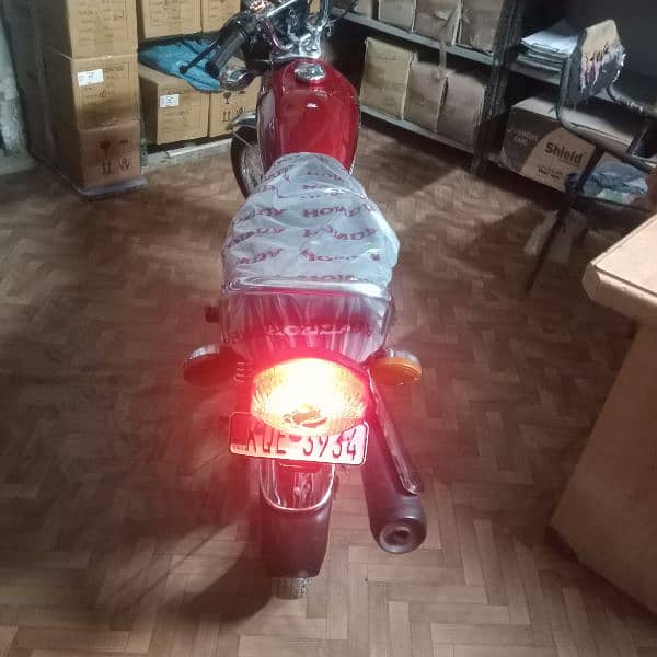 Honda 125 special edition 2023 ka 9 month ki register ha everything is 10