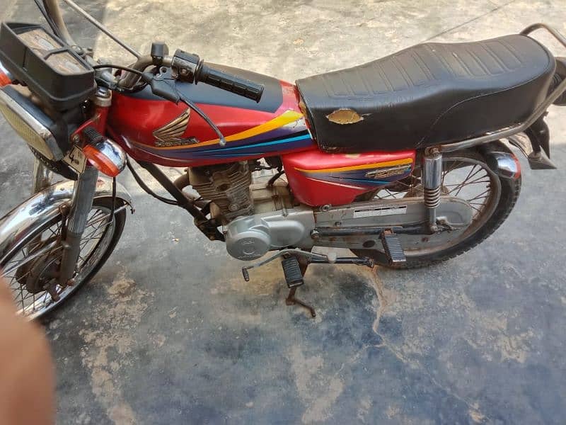 Honda 125 2011 red 1