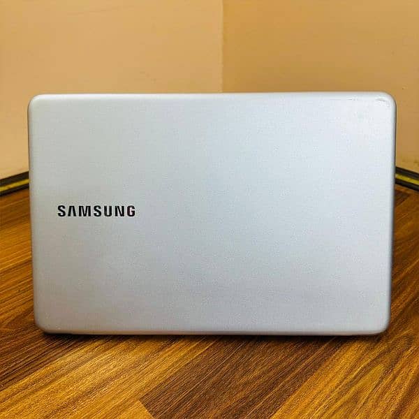 samsung notebook 9 900x3t ( 8/256) core I7 8th Gen 1