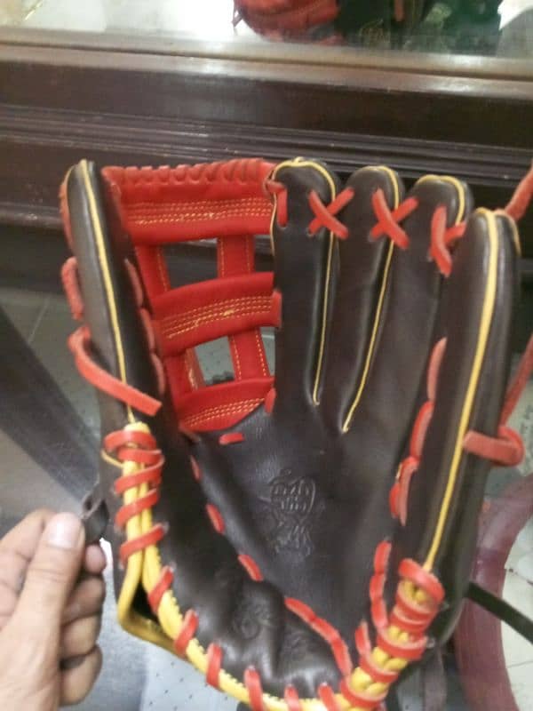 Baseball glove 1