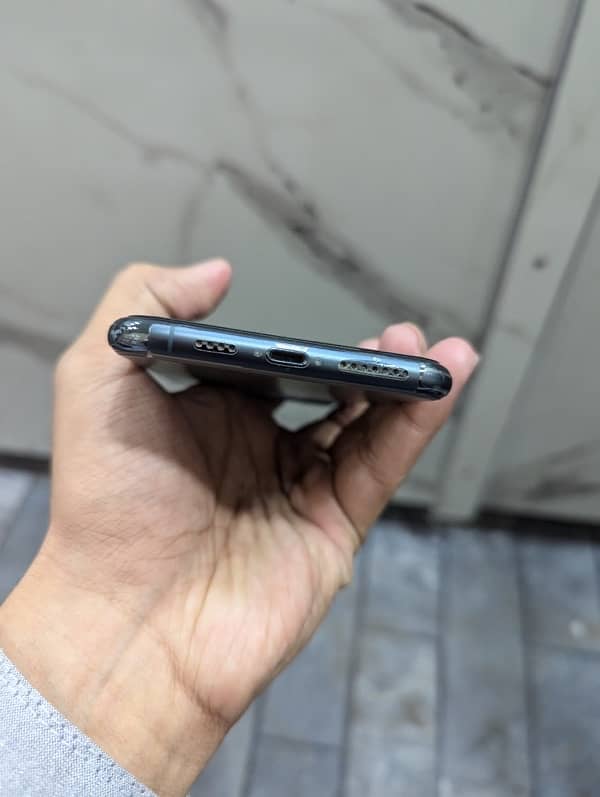 iphone 11 pro max 4