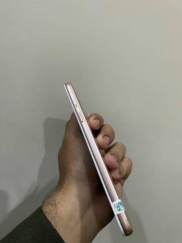 OPPO F1s 4/64 gb 4