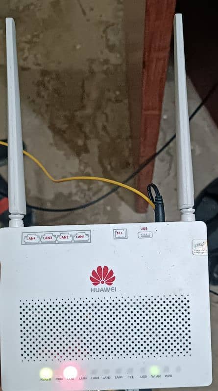 Huawei wifi router dual signals hain 2.5ghz ur 5ghz 2 signals ata hain 0