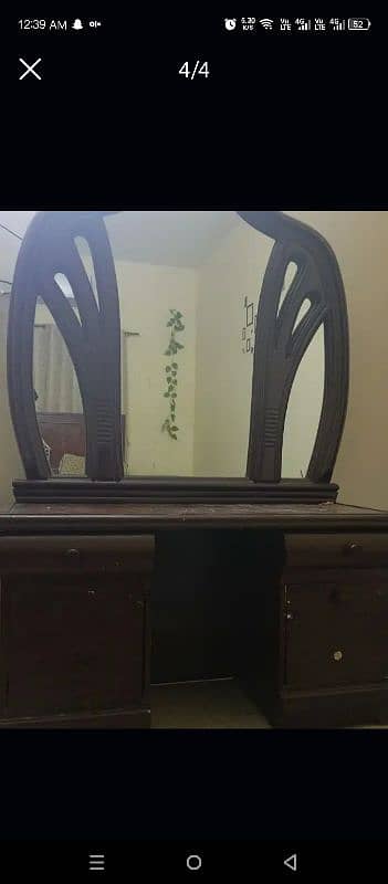 Dressing Table in Very Good Condition 1