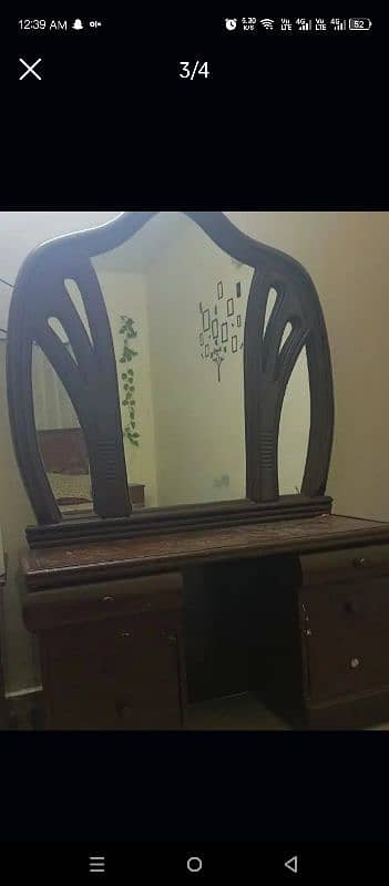 Dressing Table in Very Good Condition 2