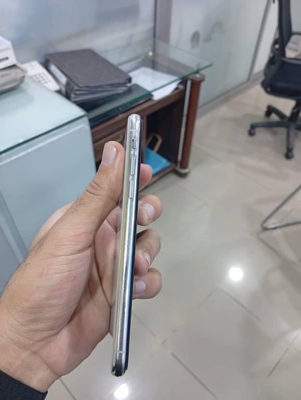 Iphone X 64 GB PTA Approved 4