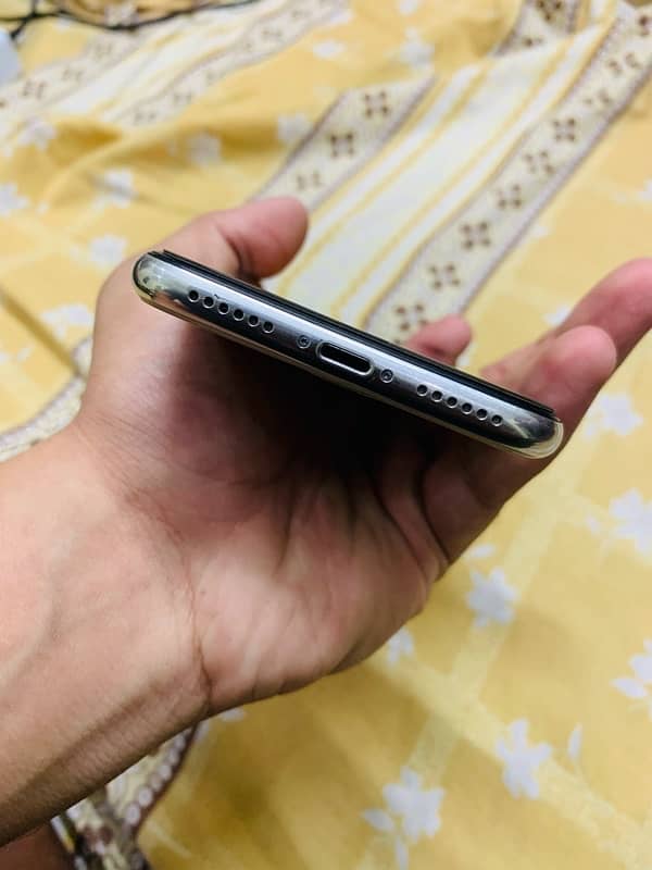 iPhone X 4