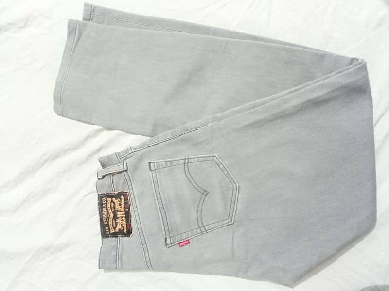 Levi's Original Grey Jeans - Stylish and Comfortable 0