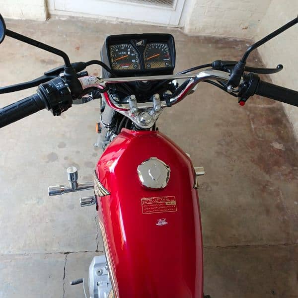 Gold Edition Honda 125 lush condition 4