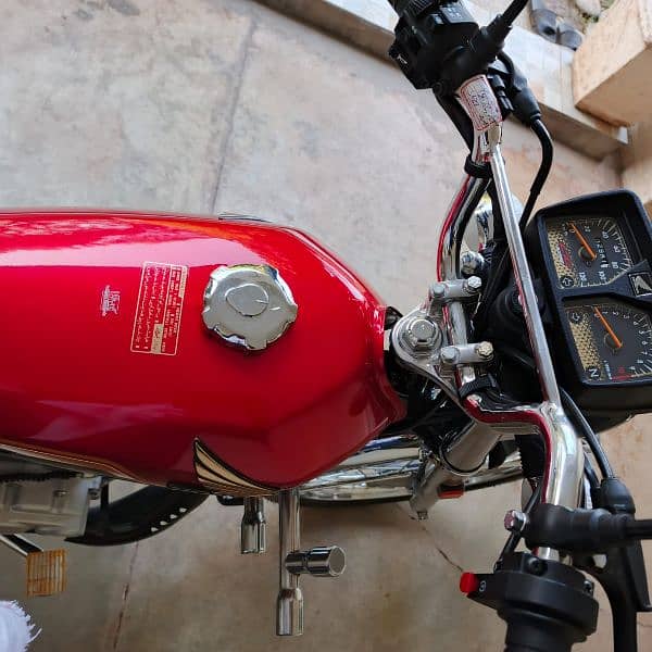 Gold Edition Honda 125 lush condition 7