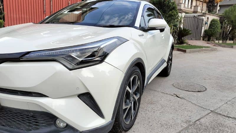 Toyota C-HR 2017 1