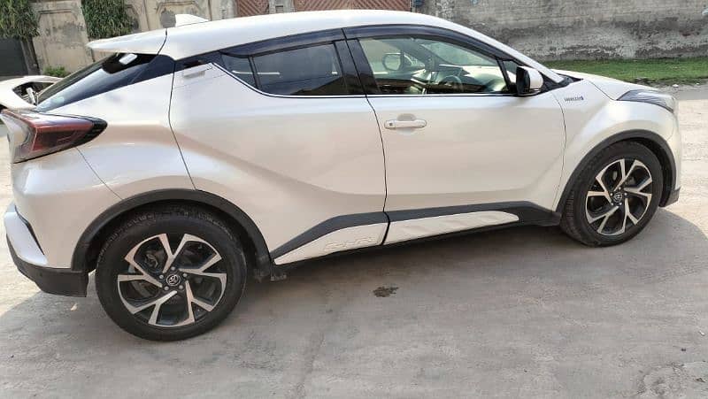 Toyota C-HR 2017 4