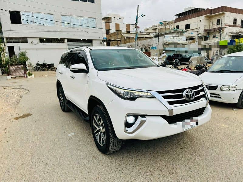 Toyota Fortuner 2017 V 1