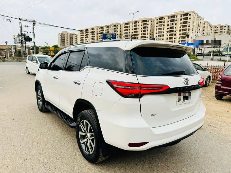 Toyota Fortuner 2017 V 3