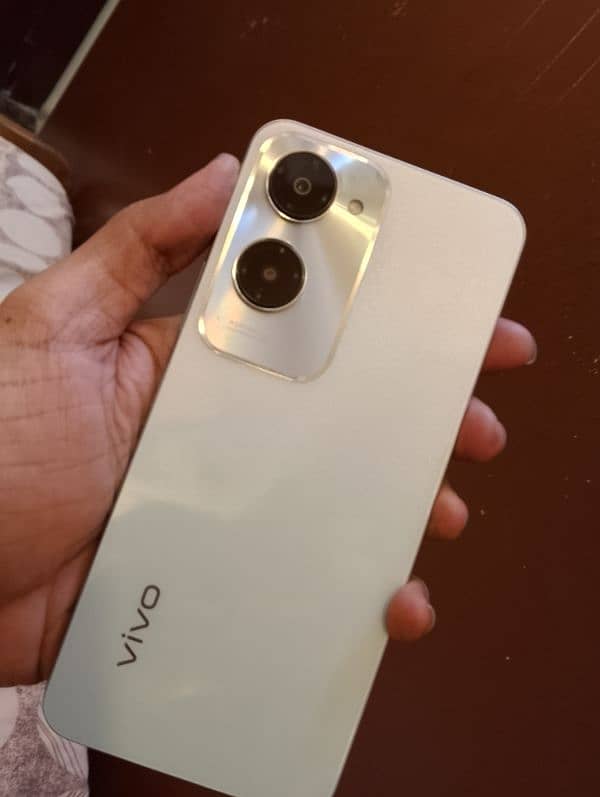 Vivo y18 4+4/128 Completely saman only 6 days use 1