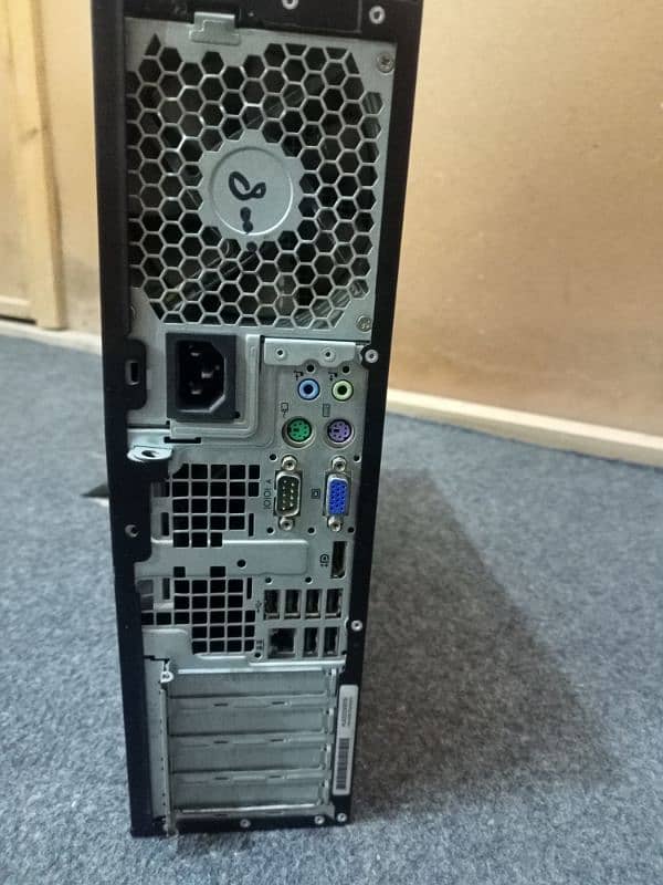 HP Compaq 8000 Elite Small Form Factor Desktop PC. 1