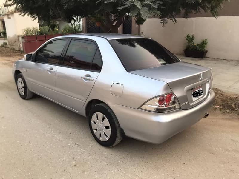 Mitsubishi Lancer 2005 GLX Automatic 3