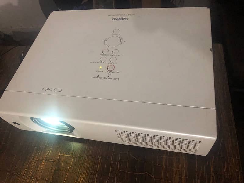 Sanyo XGA Projector 4