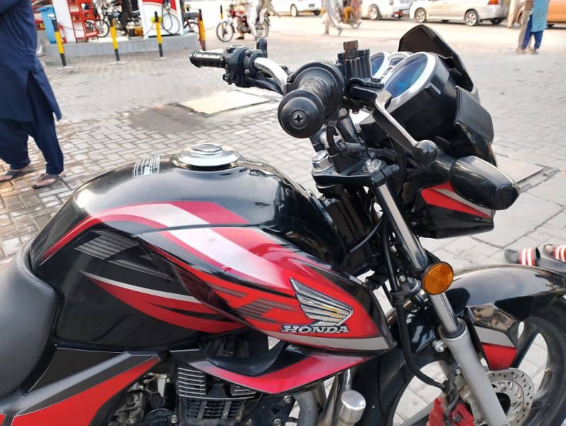 Honda CB 150F 4