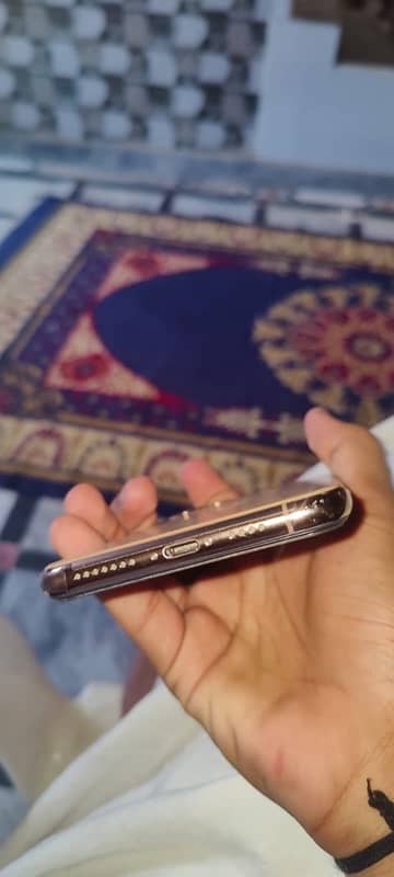 iiphone11promx bh 79 condtion 10’9 tora sa touch crake baki all ok he 1