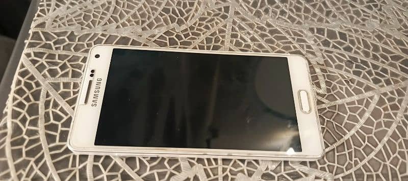 sumsung glassy a5 for sale 10 by 10 condition original mobile 1