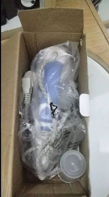 west point steam iron dabba pack 2 se 3 month use excellent condition 6